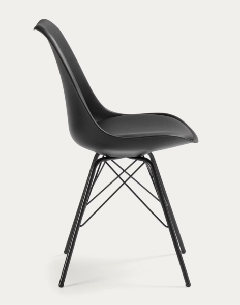 Silla contemporánea con patas de metal (1)